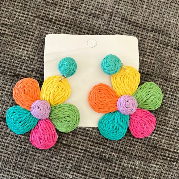 NWT - Raffia Straw Wrapped Flower Drop Dangle Earrings - Picture 4 of 4